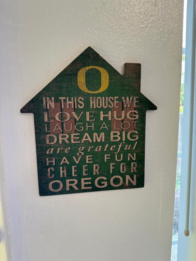 Retreat Near Uo, Autzen Stadium, Amazon Park Eugene Exteriör bild